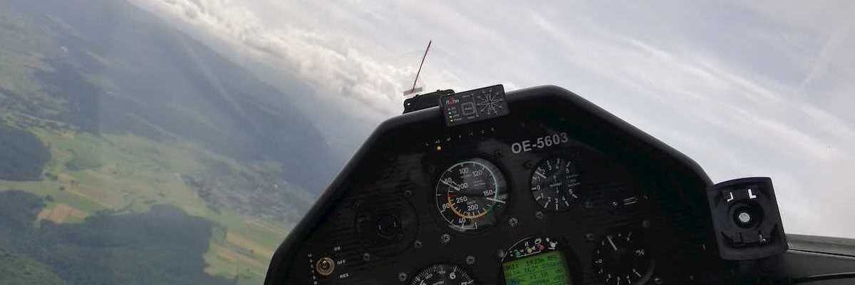 Flugwegposition um 13:33:04: Aufgenommen in der Nähe von Gemeinde Wöllersdorf-Steinabrückl, Österreich in 1384 Meter